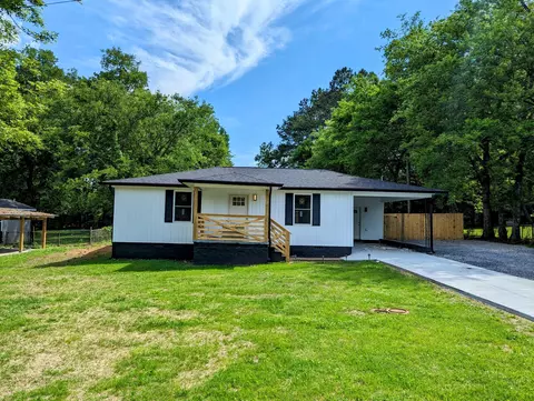 715 James St, Rossville, GA 30741