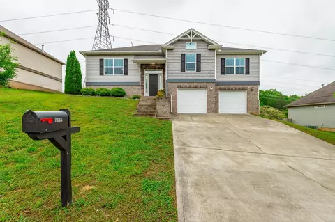 7665 Passport Dr, Ooltewah, TN 37363