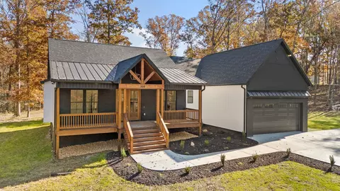308 Cloud Rd, Trenton, GA 30752