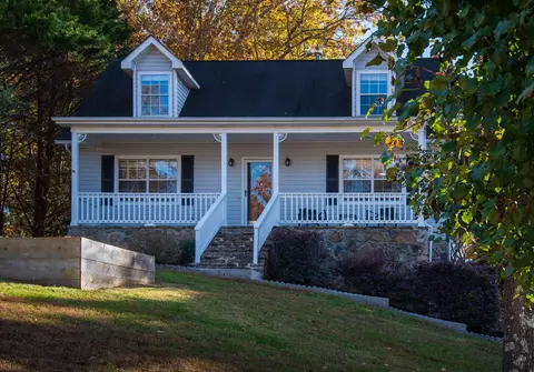 49 W Pine Dr, Ringgold, GA 30736