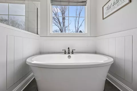 Bath - 7279 Will Dr, Harrison, TN 37341 photo 1 of 6