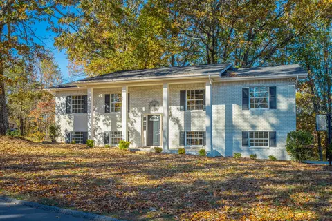 733 Crestridge Dr, Rossville, GA 30741
