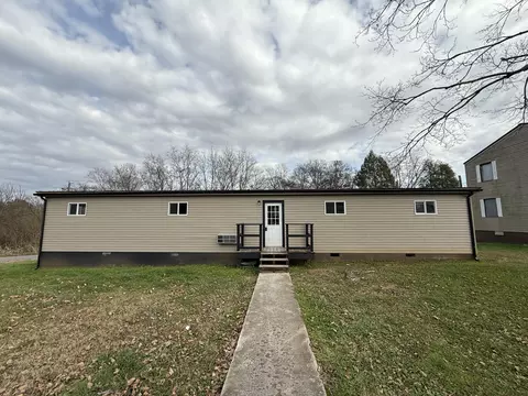 232 W Legion West Cir, Pikeville, TN 37367