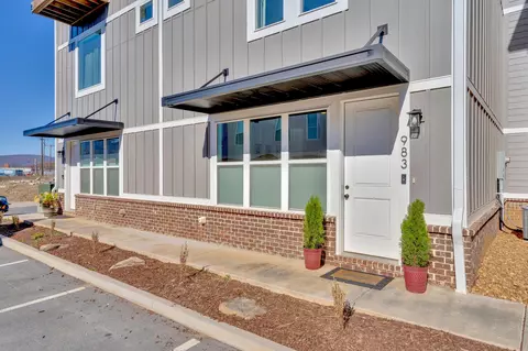 983 Montague Pl, Chattanooga, TN 37408