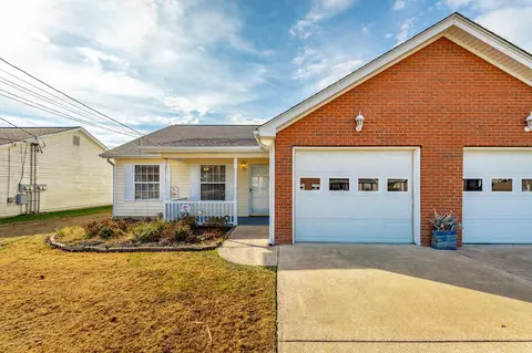 420 Flagstone Dr, Rossville, GA 30741