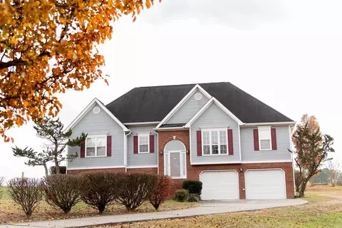 218 Golden Oaks Dr, Lafayette, GA 30728