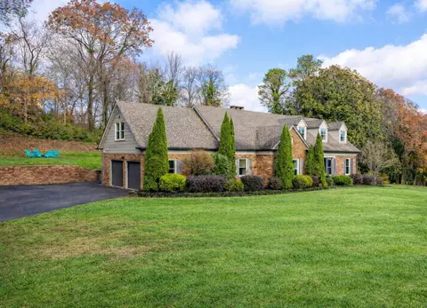 2413 Woolson Rd, Chattanooga, TN 37406