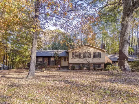 1929 Sourwood Dr, Dalton, GA 30720