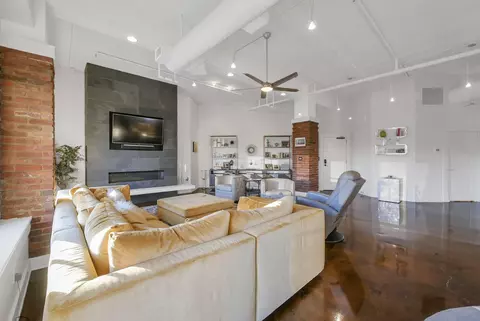 800 Market St #320, Chattanooga, TN 37402