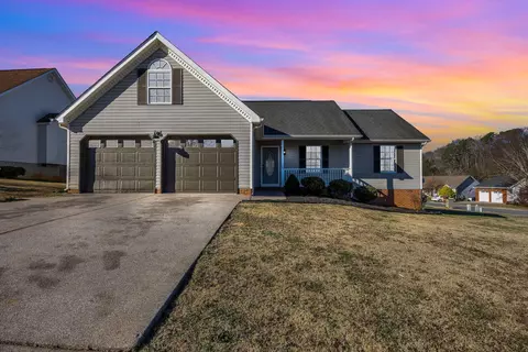 Exterior - 401 Bluff View Dr, Ringgold, GA 30736 photo 2 of 7