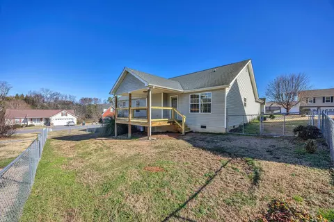 Exterior - 401 Bluff View Dr, Ringgold, GA 30736 photo 7 of 7