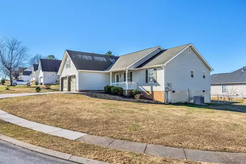 Exterior - 401 Bluff View Dr, Ringgold, GA 30736 photo 3 of 7