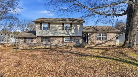 8178 Richland Dr, Hixson, TN 37343