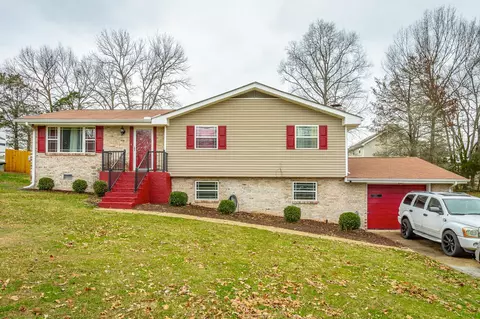 12 Maple Ln, Fort Oglethorpe, GA 30742