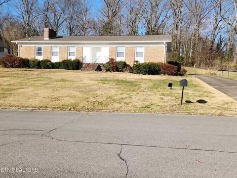 1506 Ridgeway Cir, Athens, TN 37303