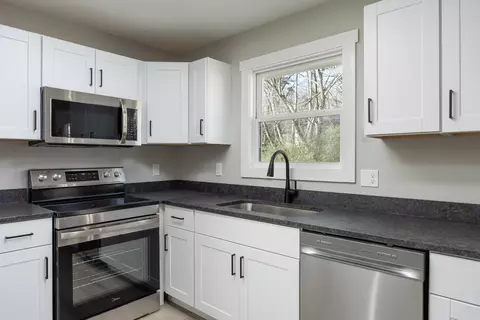 Kitchen - 511 White Rd, Chattanooga, TN 37421 photo 3 of 5