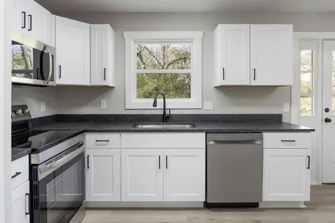 Kitchen - 511 White Rd, Chattanooga, TN 37421 photo 5 of 5