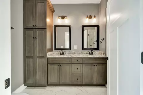 Bath - 326 Mountain View Cir, Ocoee, TN 37361 photo 3 of 7