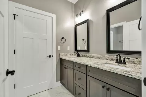Bath - 326 Mountain View Cir, Ocoee, TN 37361 photo 7 of 7