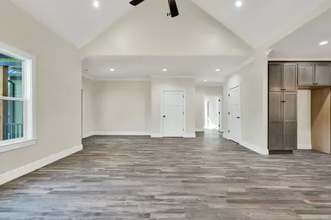 Living - 326 Mountain View Cir, Ocoee, TN 37361 photo 4 of 5