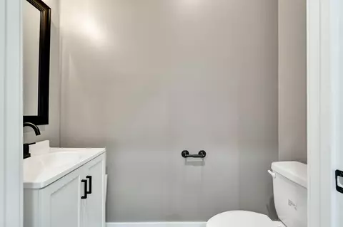 Bath - 326 Mountain View Cir, Ocoee, TN 37361 photo 2 of 7
