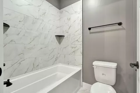 Bath - 326 Mountain View Cir, Ocoee, TN 37361 photo 5 of 7