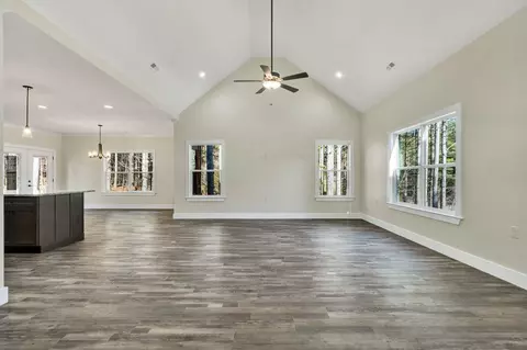 Living - 326 Mountain View Cir, Ocoee, TN 37361 photo 2 of 5