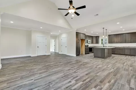 Living - 326 Mountain View Cir, Ocoee, TN 37361 photo 5 of 5