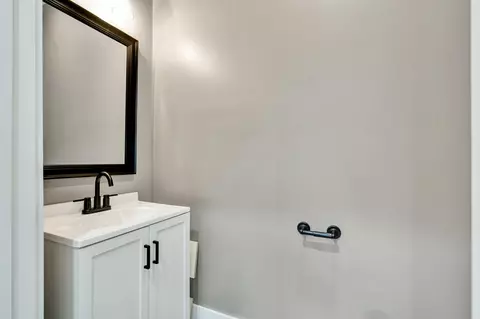 Bath - 326 Mountain View Cir, Ocoee, TN 37361 photo 1 of 7