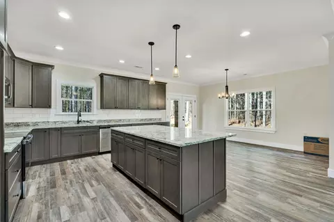 Kitchen - 326 Mountain View Cir, Ocoee, TN 37361 photo 2 of 6