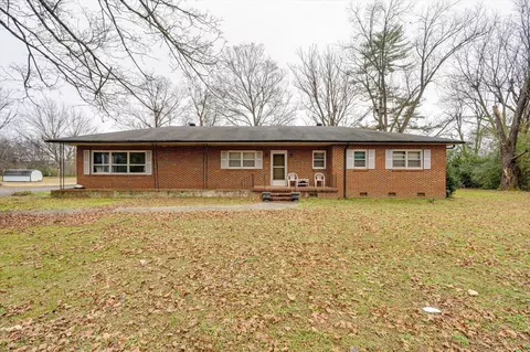 812 Betsy Pack Dr, Jasper, TN 37347