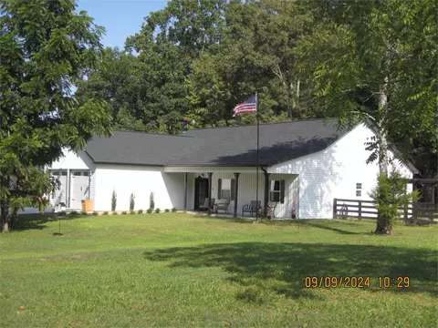 272 Cloud Rd, Trenton, GA 30752