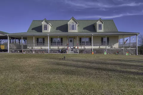 80 Ivey Rd, Trenton, GA 30752