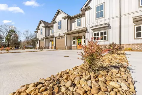 9077 Dallas Hollow Rd, Soddy Daisy, TN 37379
