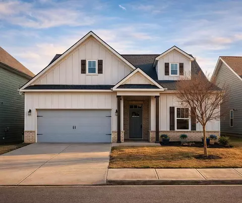 8768 Snowy Owl Rd, Ooltewah, TN 37363