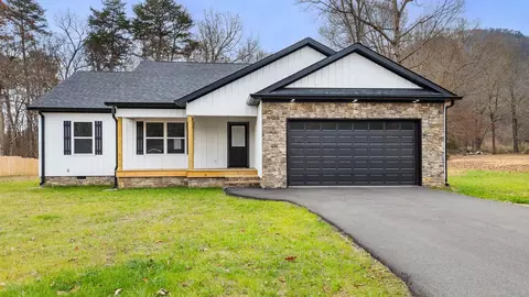402 Old State Highway 8, Dunlap, TN 37327