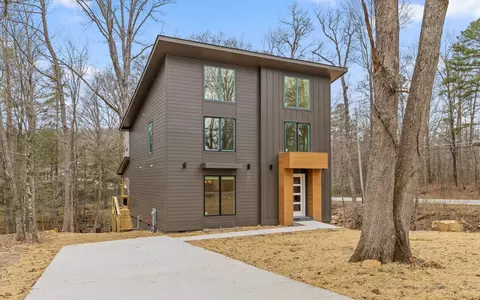 102 Sunnybrook Trl, Signal Mountain, TN 37377