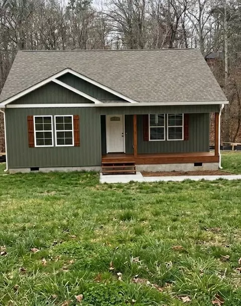 2172 S Riverbend Rd, Dalton, GA 30721