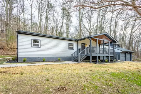 430 Montclair Dr, Rossville, GA 30741