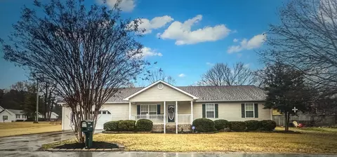 1121 Forest Plaza Cir, Hixson, TN 37343