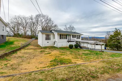 707 Bronson St, Rossville, GA 30741
