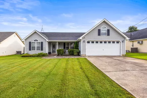 699 Colony Cir, Fort Oglethorpe, GA 30742