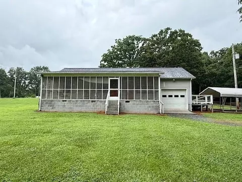100 Walter Leon Dr, Chatsworth, GA 30705