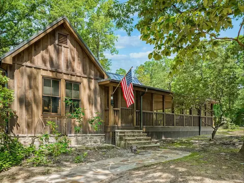 73 Hull St, Mentone, AL 35984
