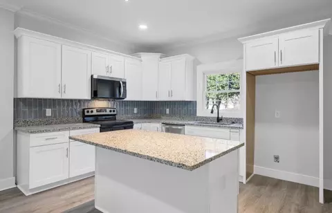 Kitchen - 159 Poplar St, Dunlap, TN 37327 photo 3 of 4