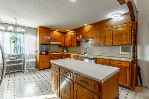 Kitchen - 8417 Iris Dr, Chattanooga, TN 37421 photo 4 of 5