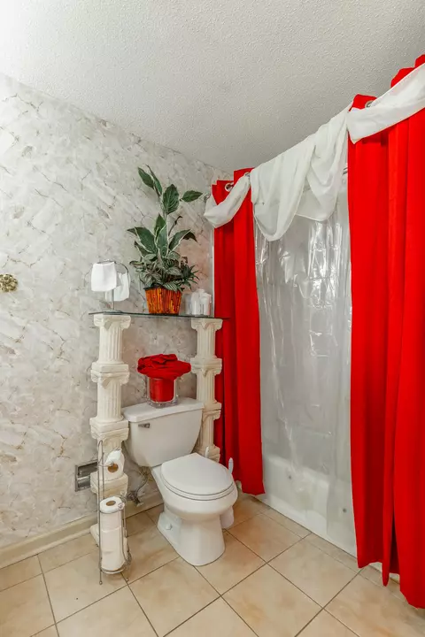 Bath - 8417 Iris Dr, Chattanooga, TN 37421 photo 2 of 10
