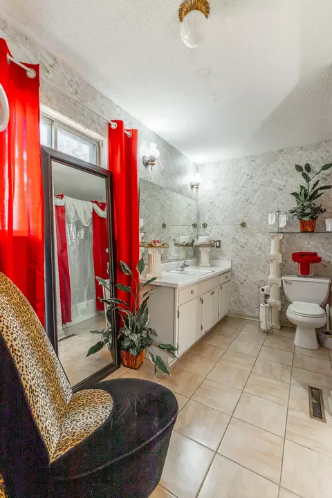 Bath - 8417 Iris Dr, Chattanooga, TN 37421 photo 1 of 10