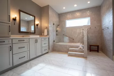 Bath - 750 River Bluffs Dr, Jasper, TN 37347 photo 2 of 6