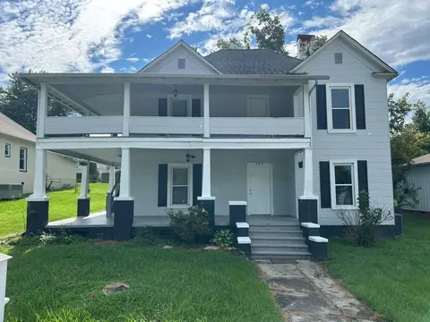 523 Ohio Ave, Etowah, TN 37331